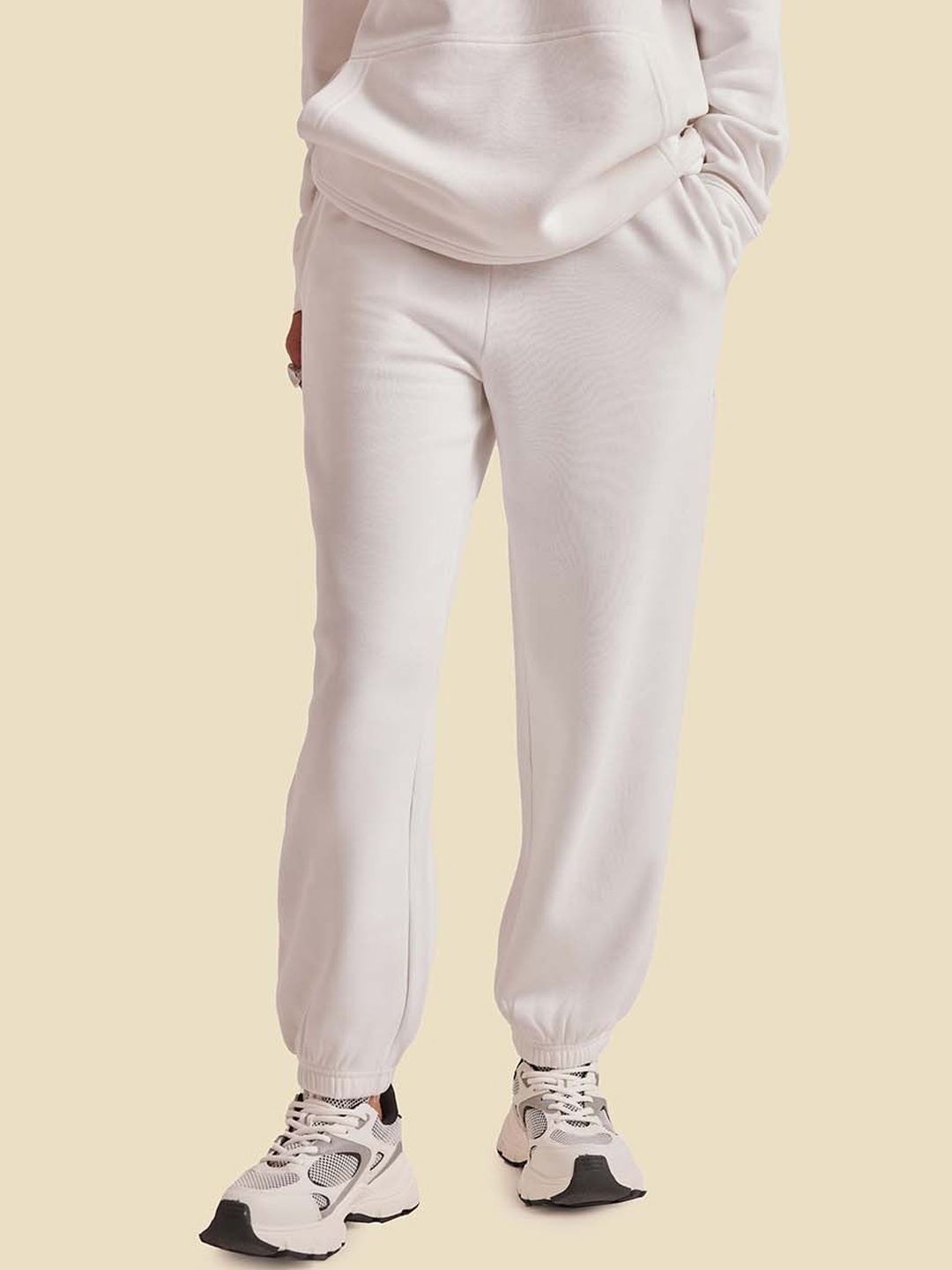 

Muvazo Women Mid-Rise Training or Gym Cotton Relaxed-Fit Joggers, White