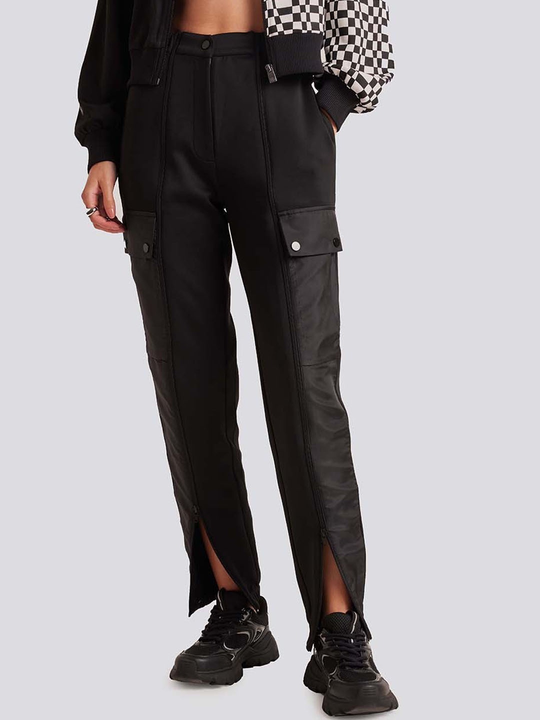 

Muvazo Women Zip-Up Cargos Trousers, Black