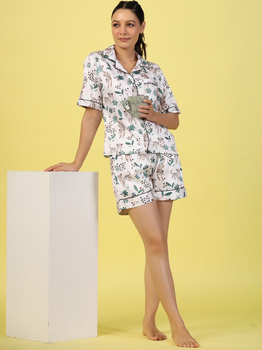 

ETC White & Green Animal Printed Lapel Collar Night Suit