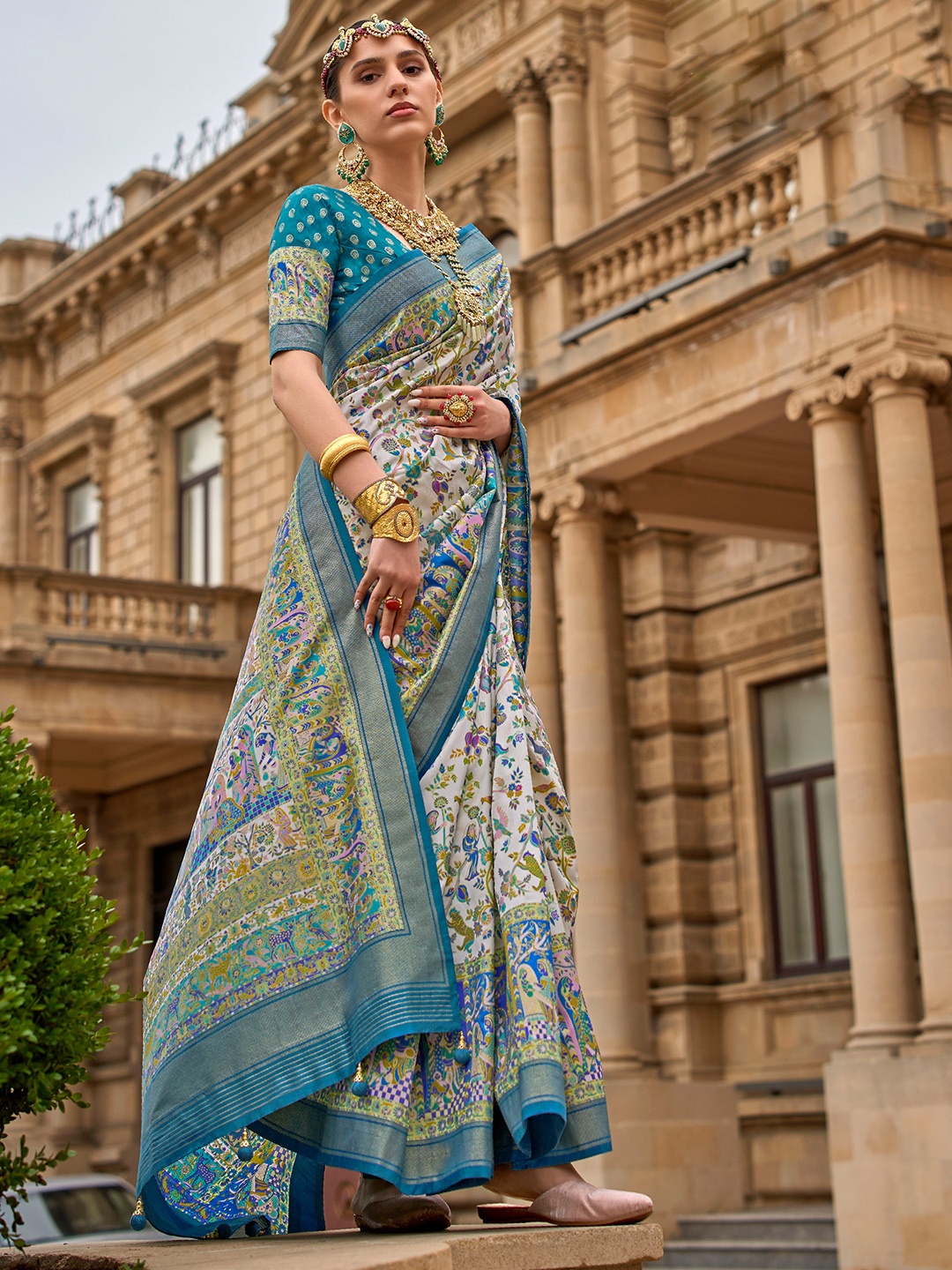 

Mitera Ethnic Motifs Silk Blend Saree, Blue