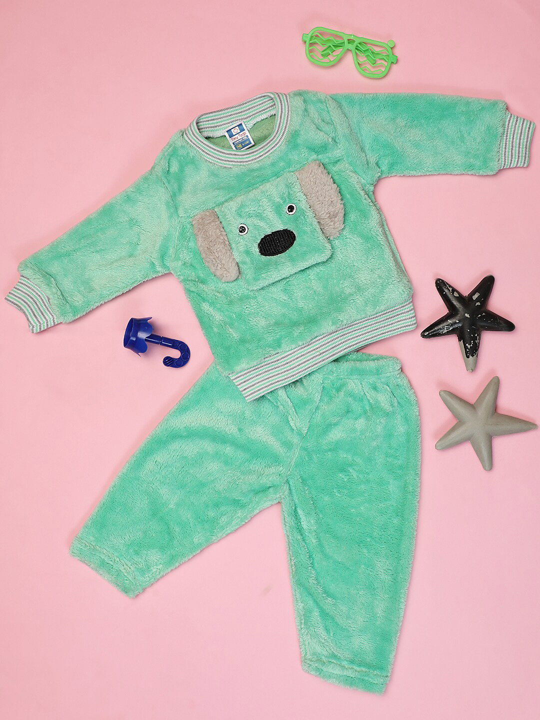 

V-Mart Infant Kids Self Design T-shirt with Trousers, Green