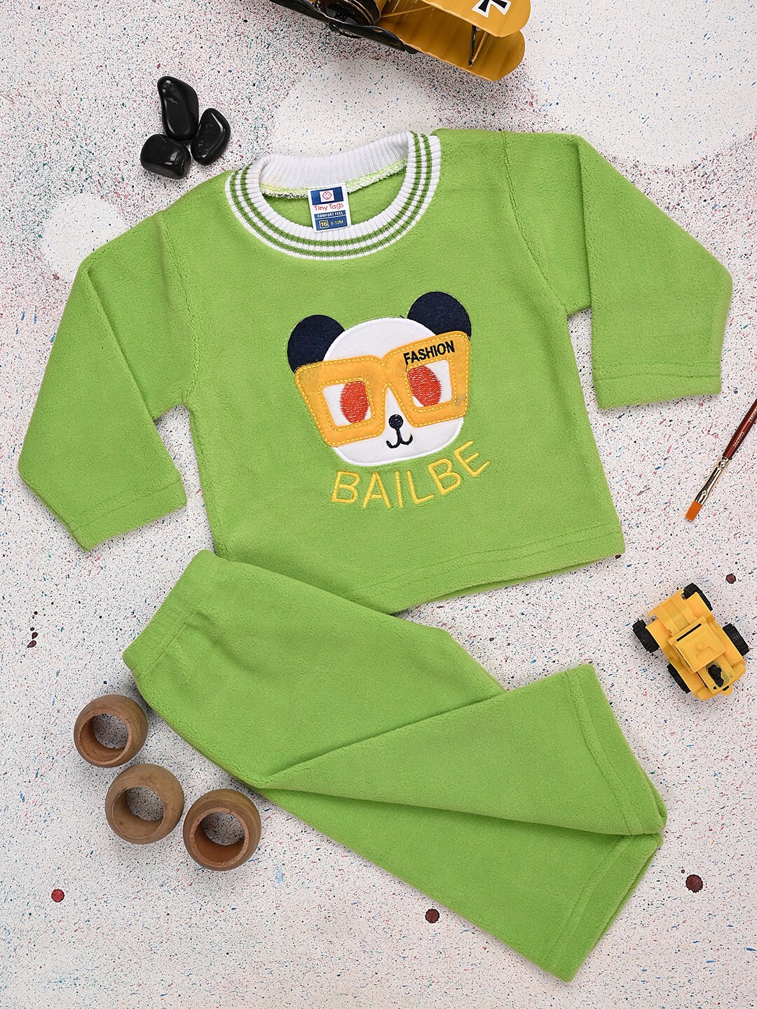 

V-Mart Infants Embroidered Pure Wool T-shirt With Pyjamas, Green