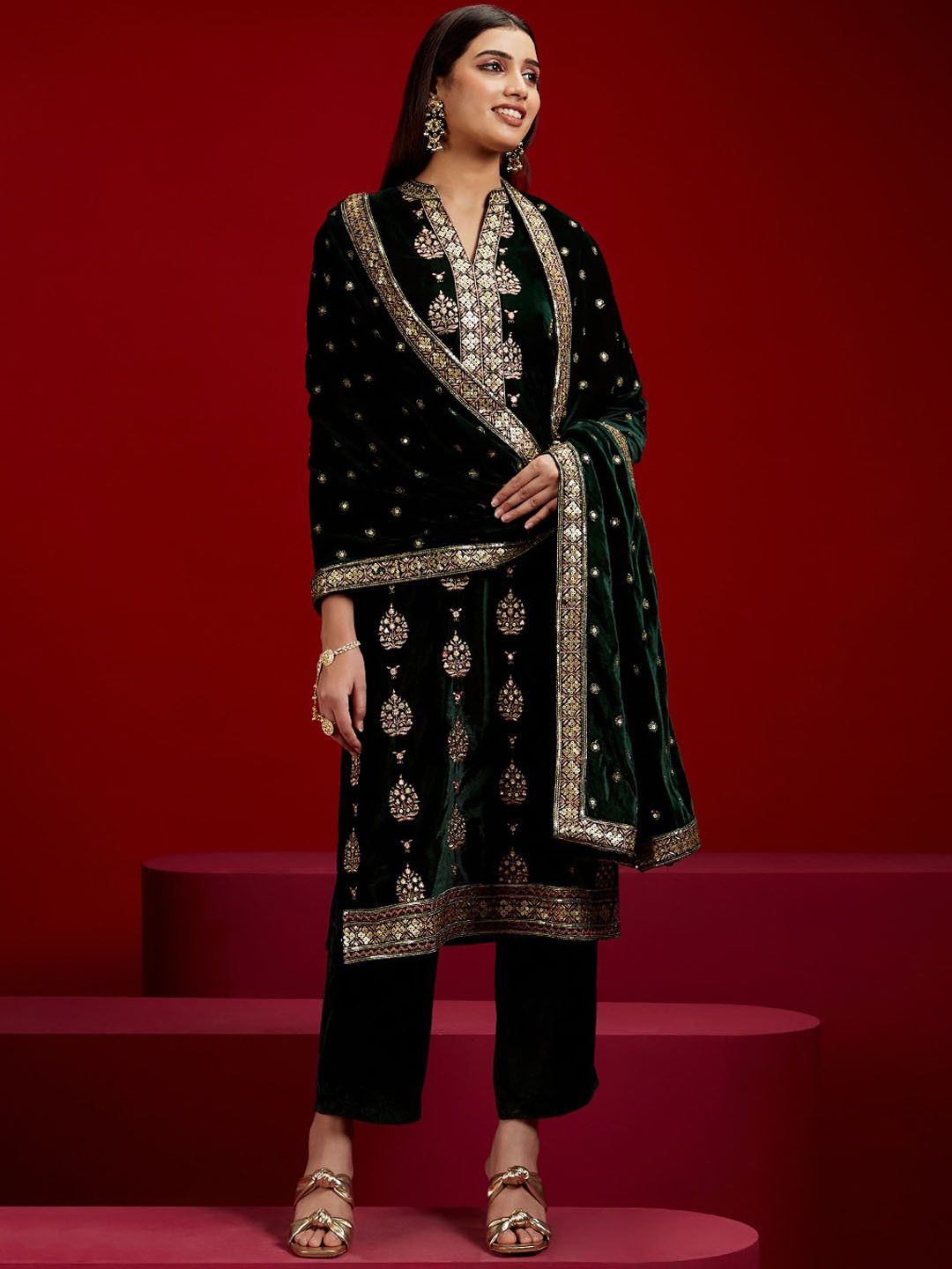 

Libas Art Floral Embroidered Sequinned Velvet Kurta with Trousers & Dupatta, Green