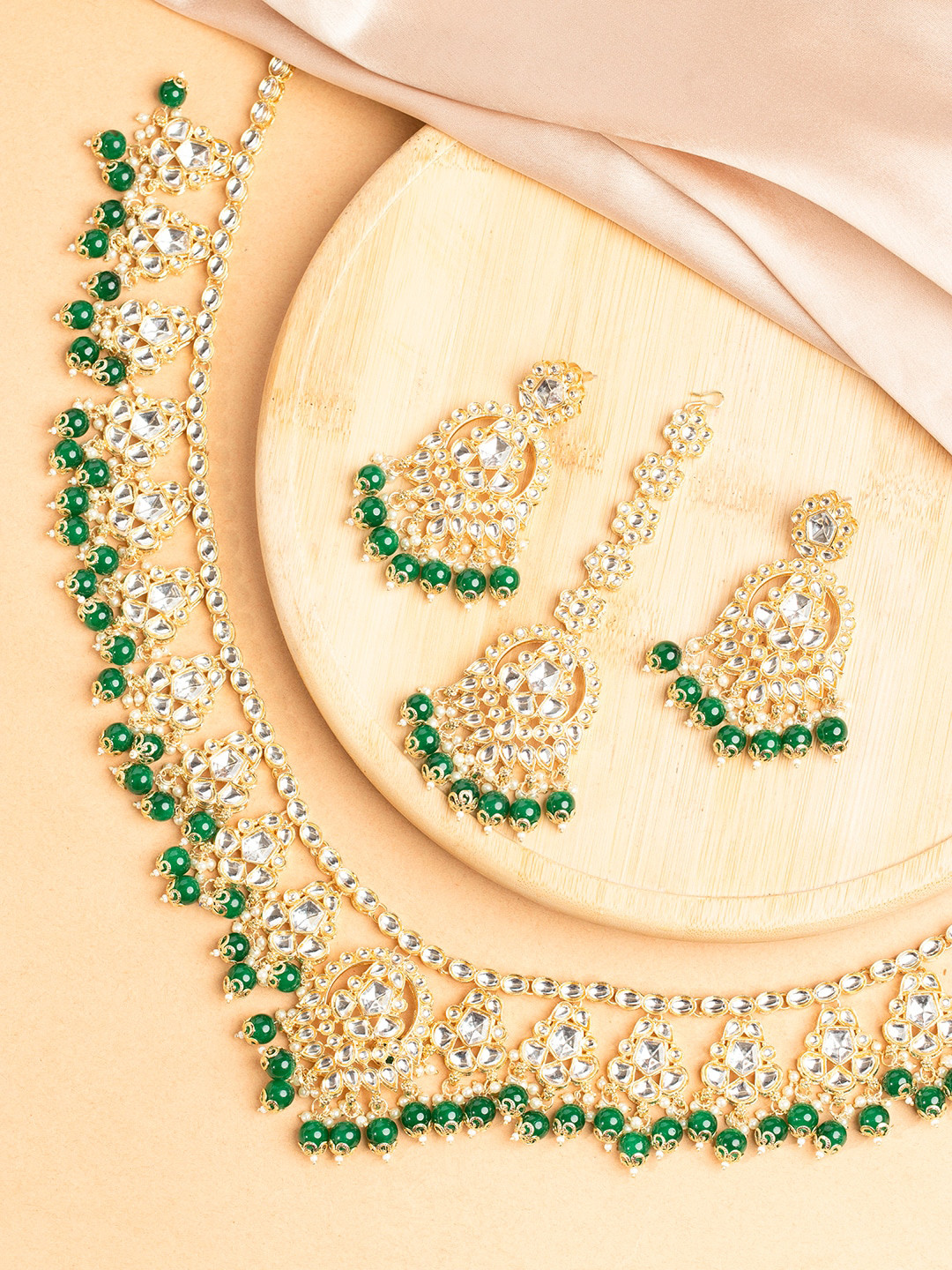 

Priyaasi Gold-Plated Kundan-Studded & Beaded Jewellery Set With Maang Tikka