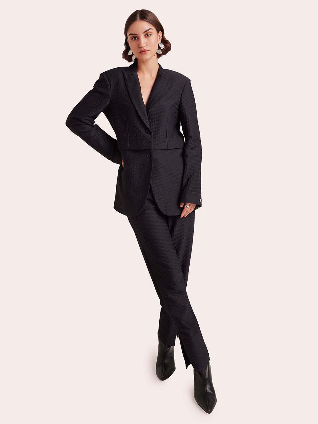 

Muvazo Women Mid-Rise Textured Slim Fit Formal Trousers, Black