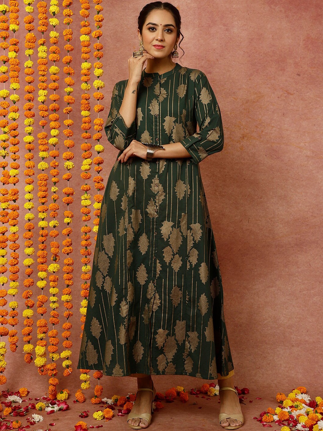 

Jaipur Kurti Green Abstract Printed Mandarin Collar Roll-Up Sleeves Cotton A-line Kurta