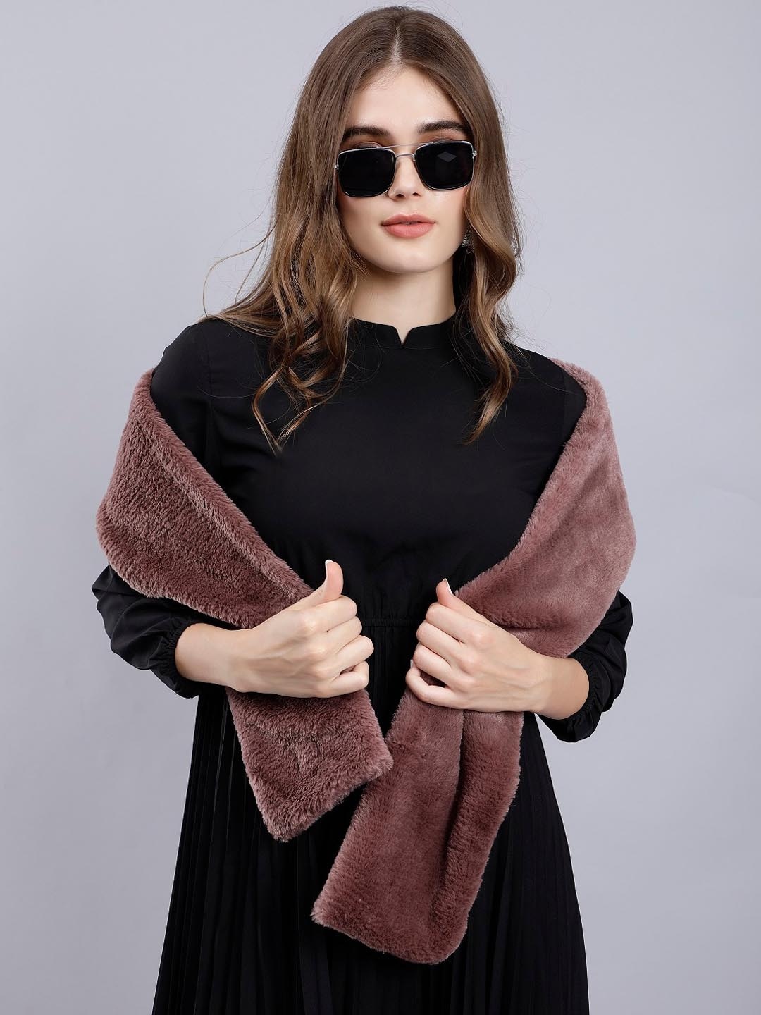 

ANVI Be Yourself Solid Fur Muffler, Coffee brown