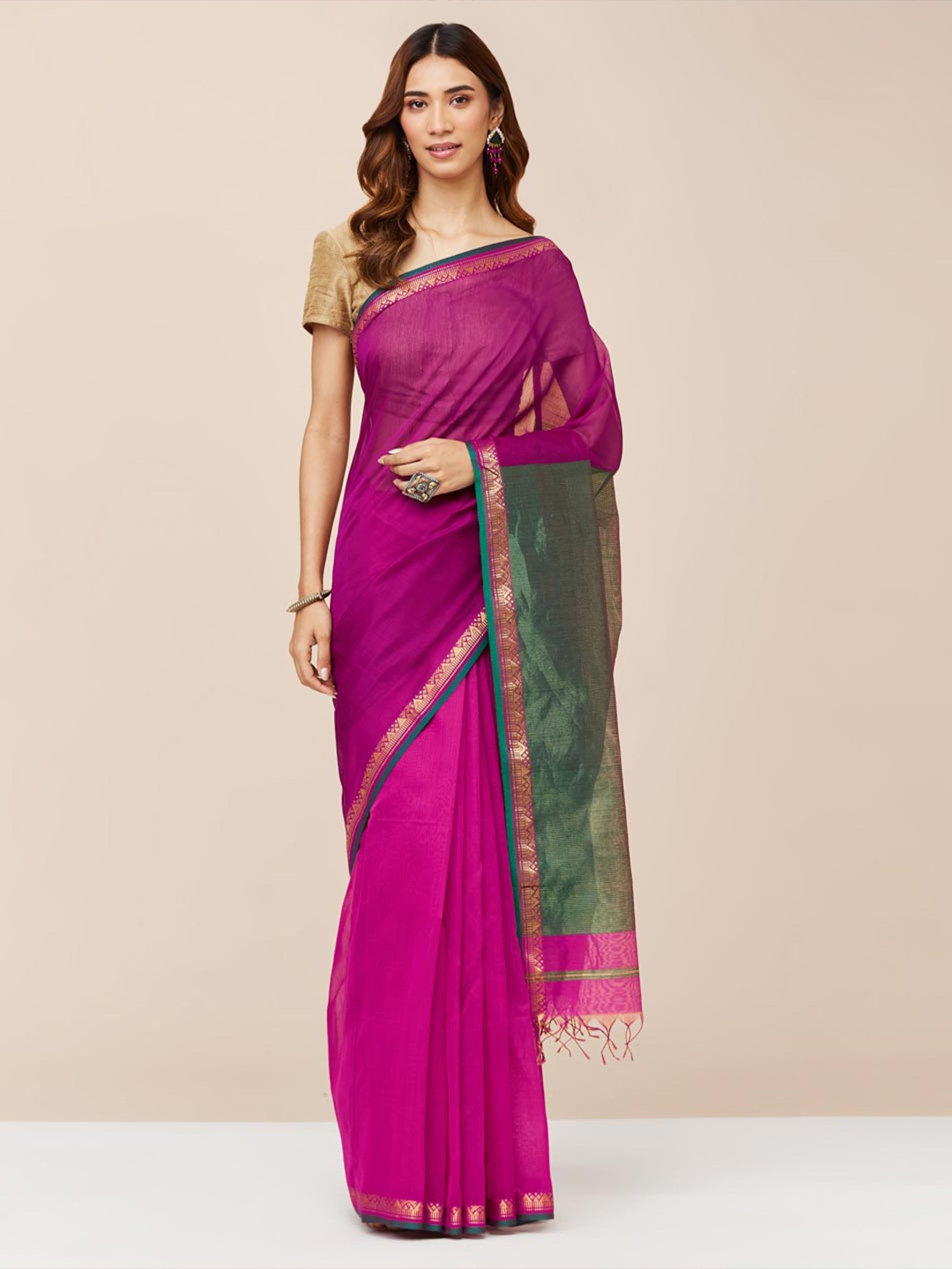 

Fabindia Colourblocked Zari Saree, Magenta
