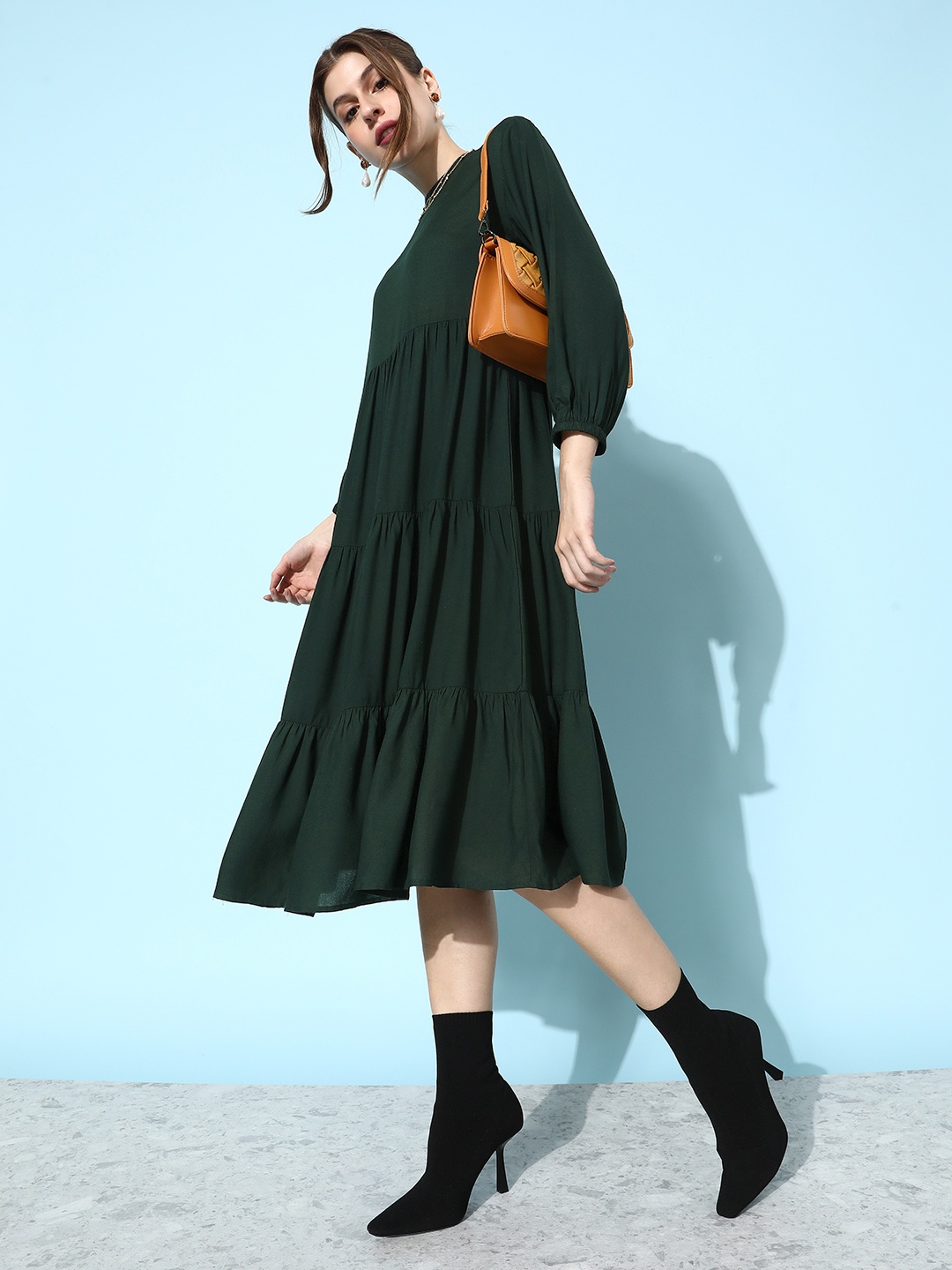 

ANVI Be Yourself Green Tie Up Neck Gathered Tiered Fit & Flare Midi Dress