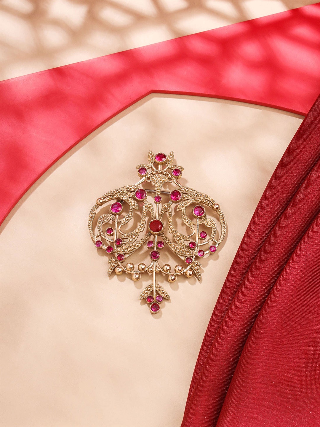 

COSA NOSTRAA Men Brass Ornate Aura Brooch, Gold
