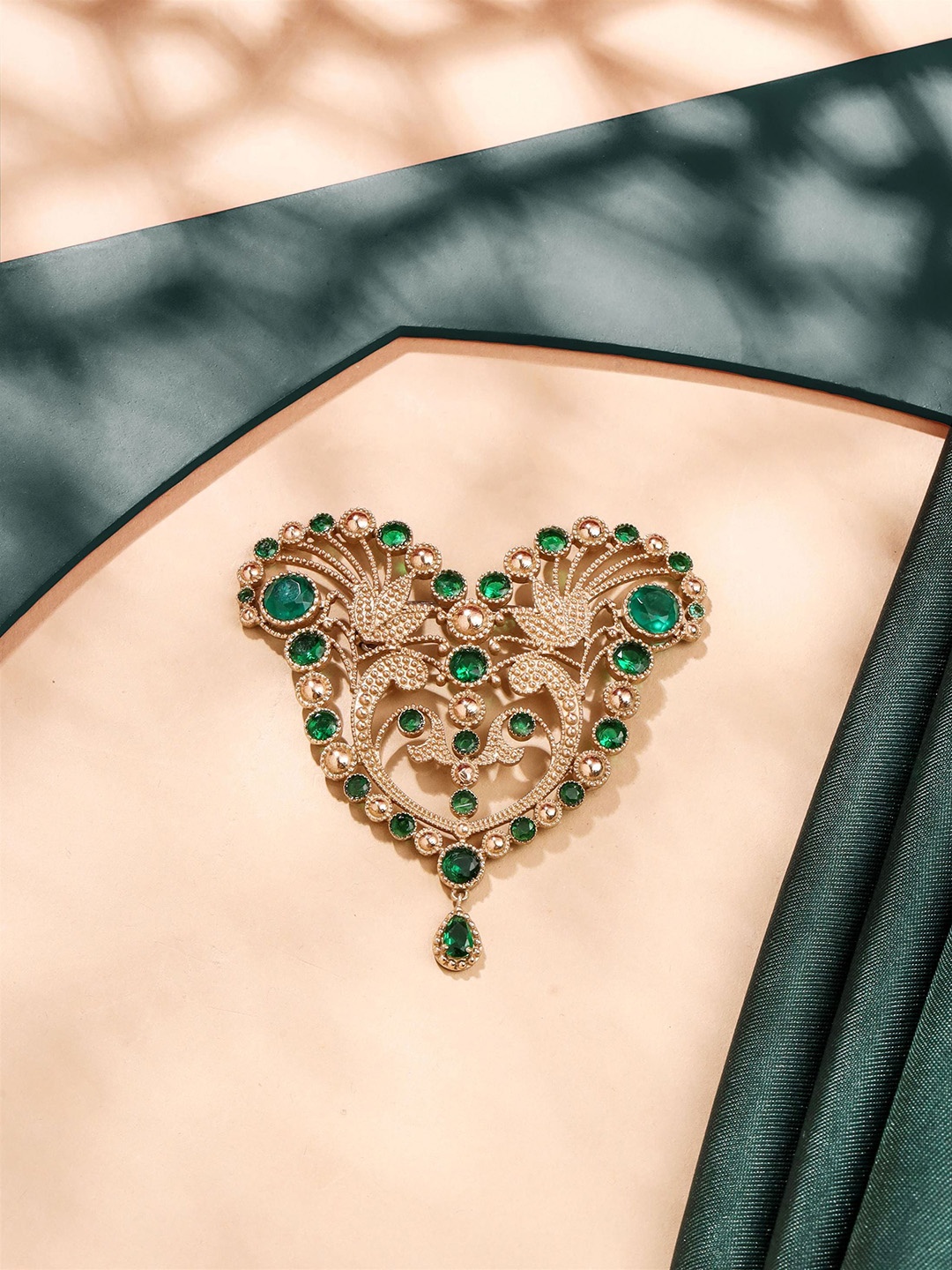 

COSA NOSTRAA Men Brass Stone-Studded Heart-Charm Brooch, Gold