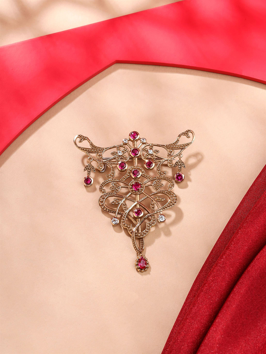

COSA NOSTRAA Men Stone-Studded Brooch, Gold