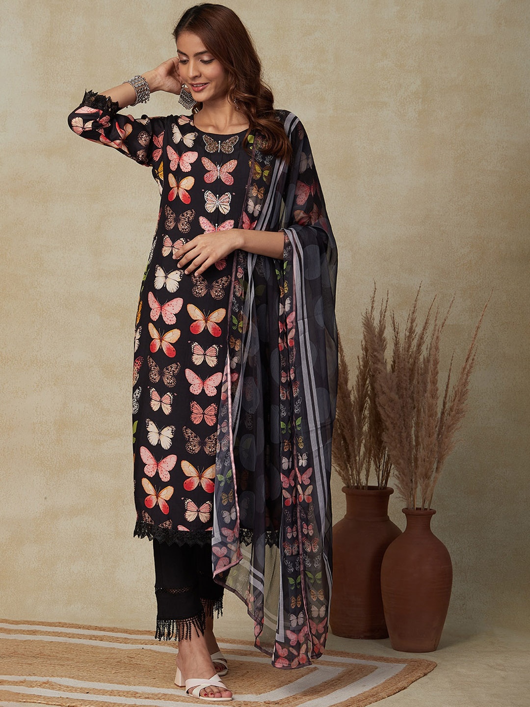 

FASHOR Abstract Printed Silk Beads & Stones Kurta With Dupatta, Black