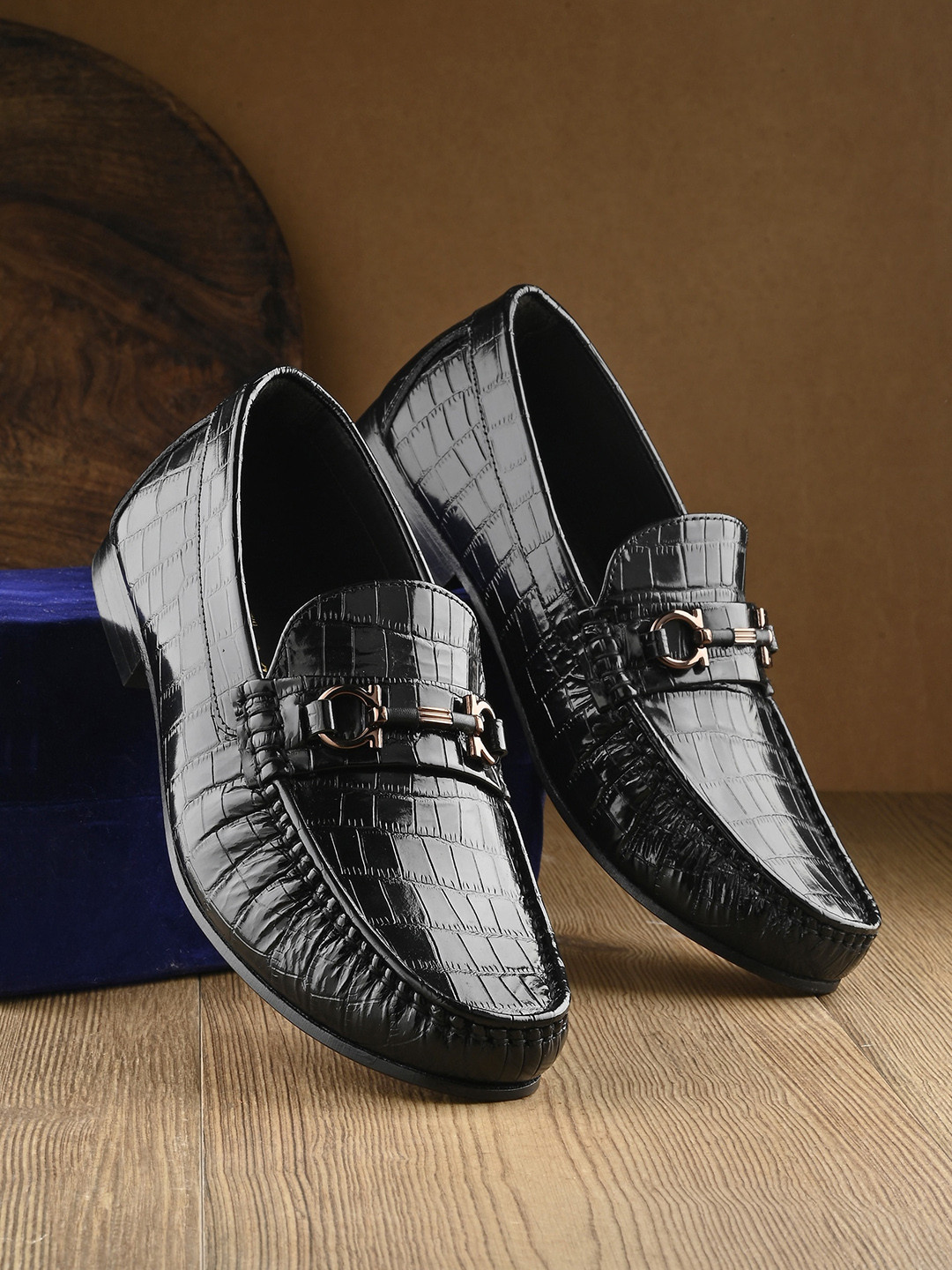 

Hitz Men Textured Leather Horsebit Loafers, Black