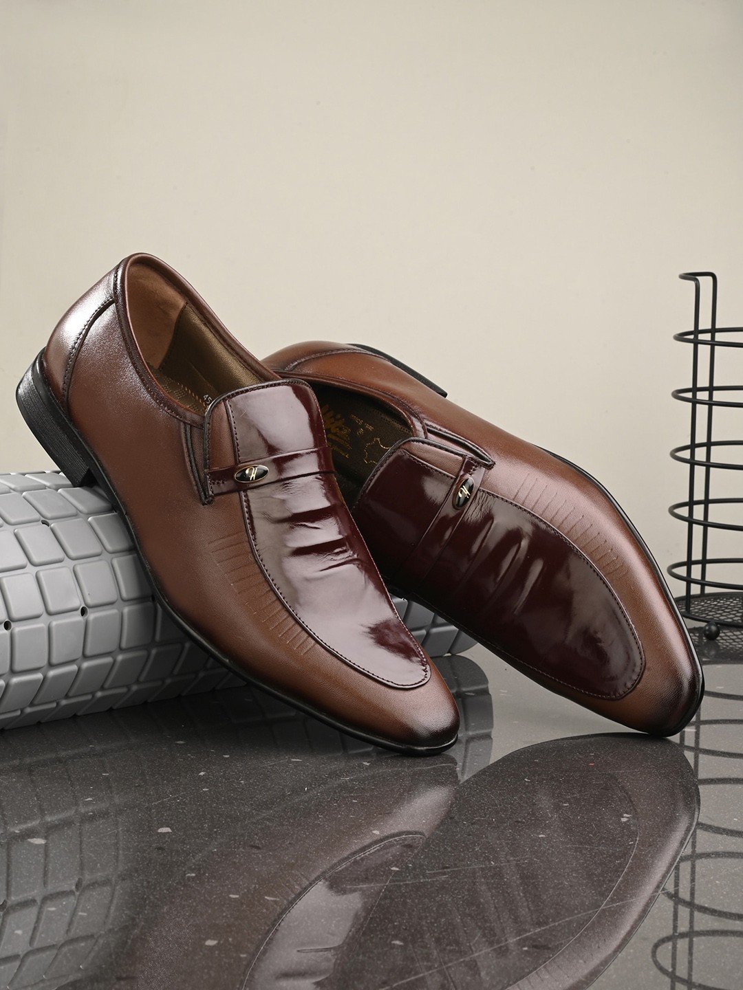 

Hitz Men Textured Leather Slip-On Shoes, Brown