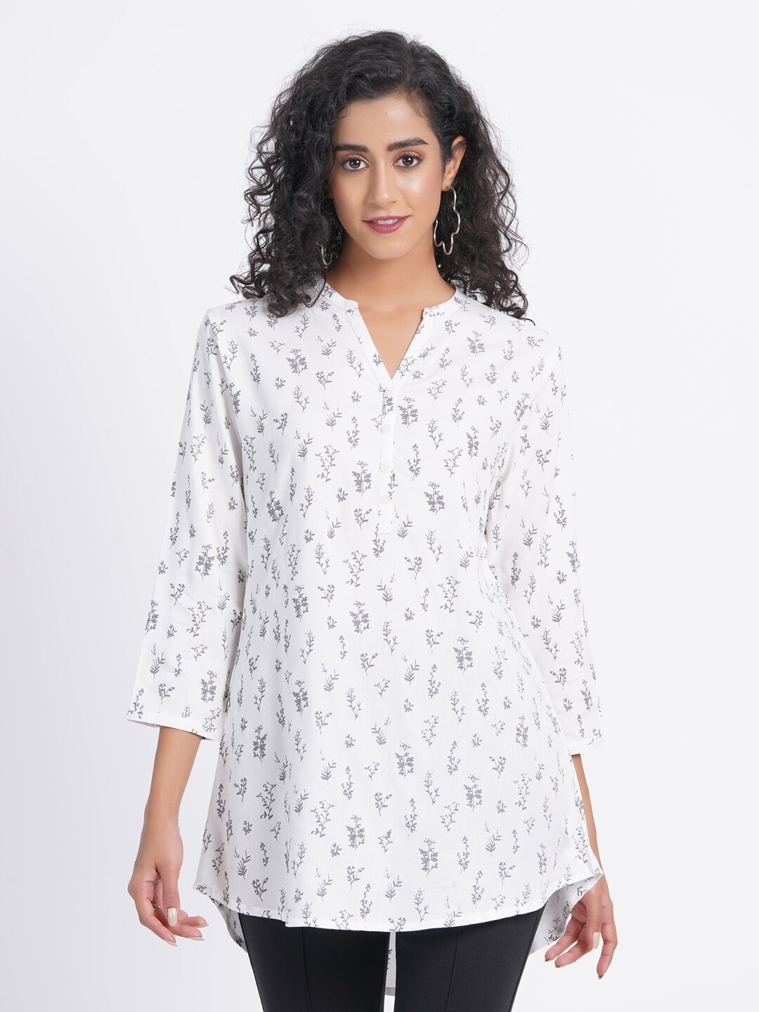 

SUTI Floral Printed Mandarin Collar High-Low Top, White