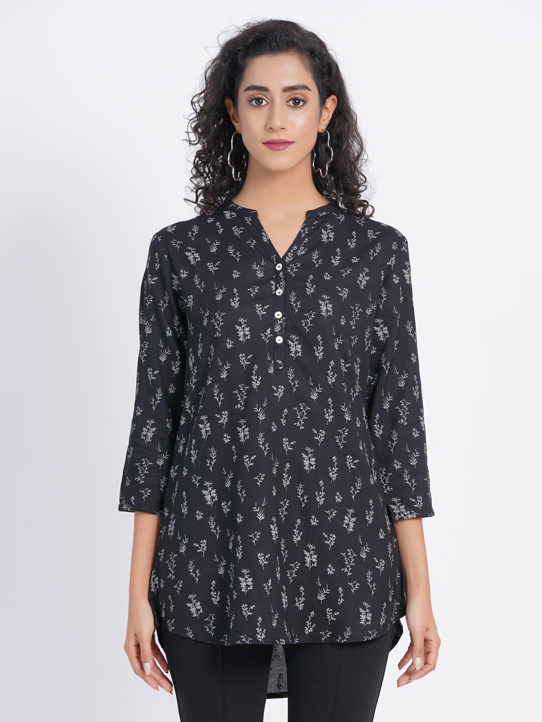 

SUTI Floral Printed Mandarin Collar High-Low Top, Black