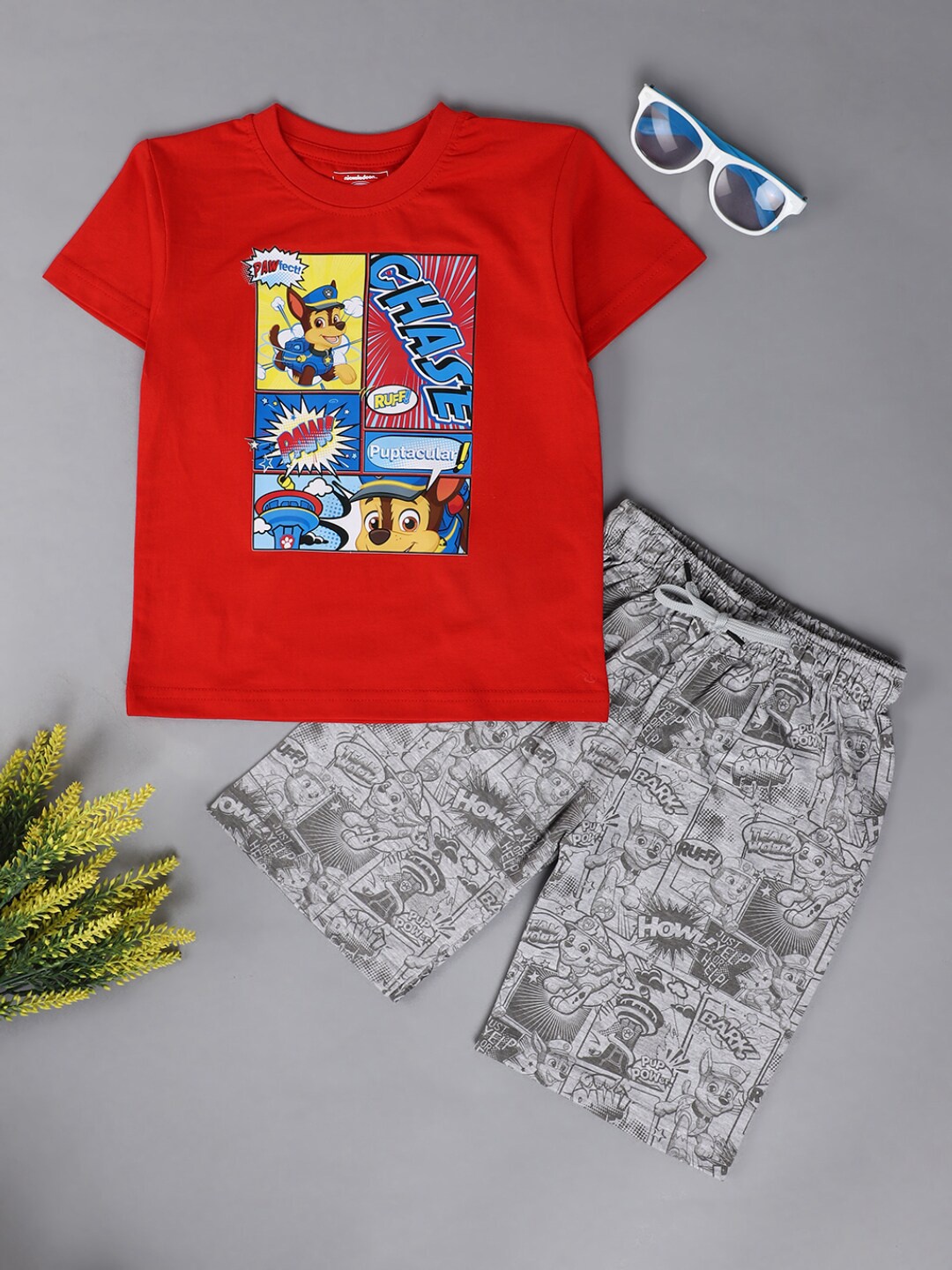 

V-Mart Kids Printed T-shirt With Shorts, Red
