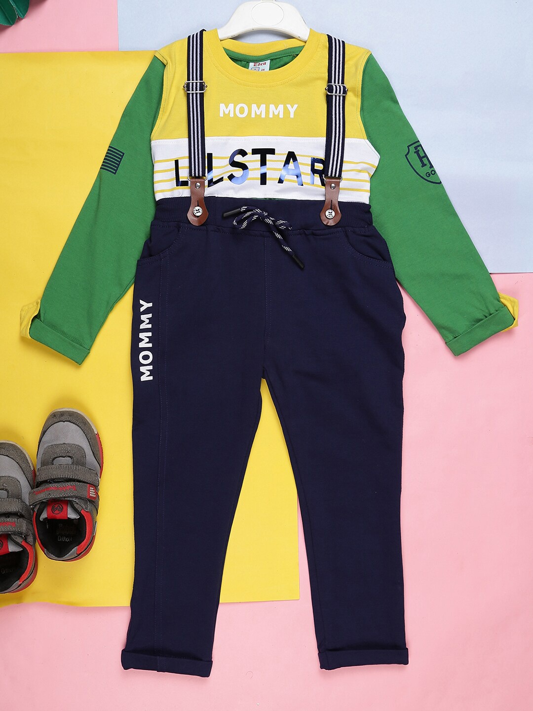 

V-Mart Boys Printed T-shirt With Trousers, Green