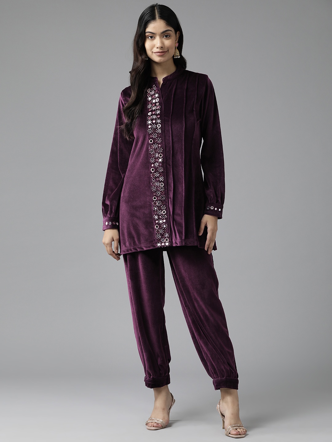 

Cayman Women Woollen Embroidered Co-Ords, Burgundy