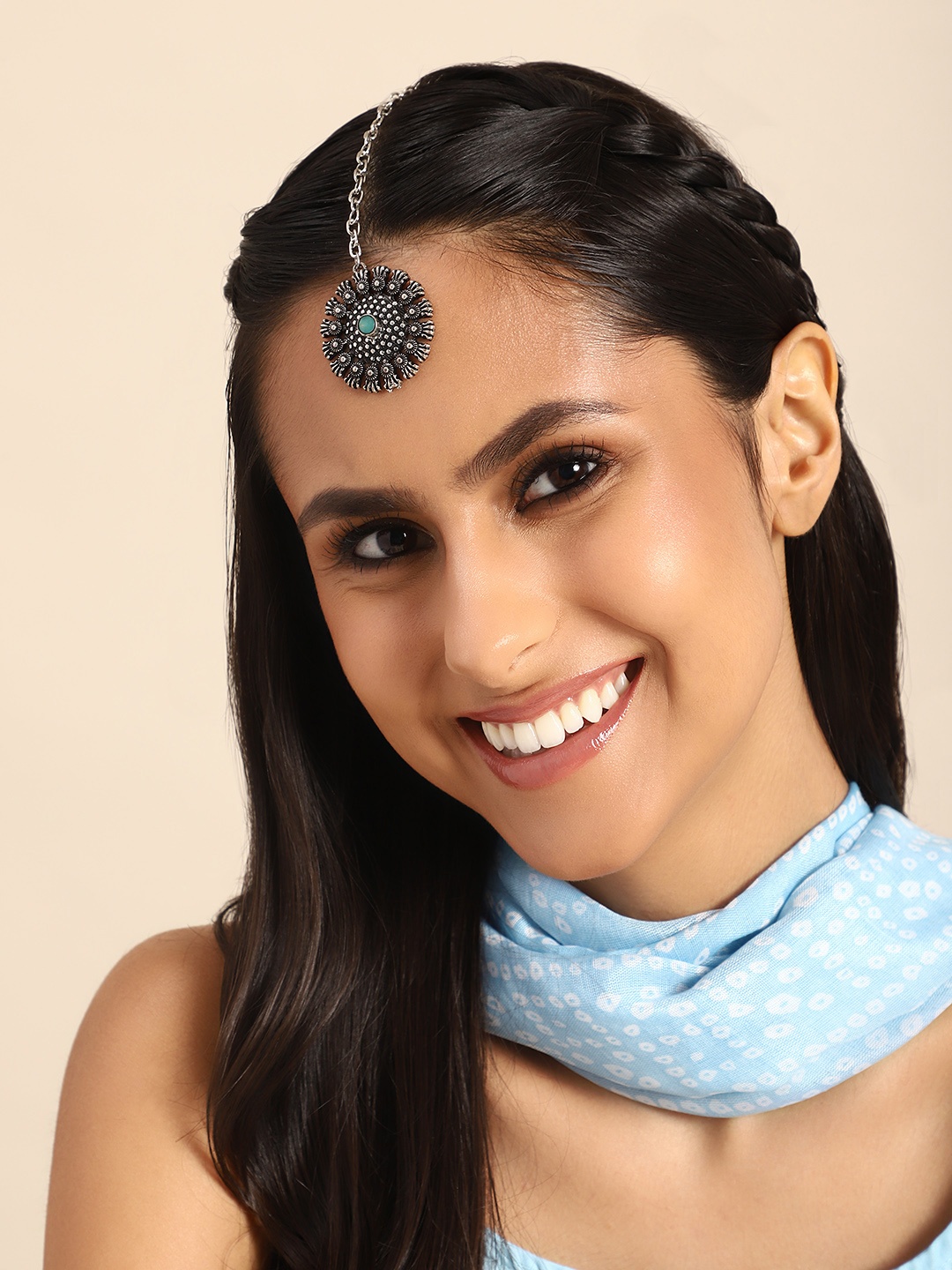 

Sangria Oxidized Artificial Stone Studded Maang Tikka, Silver