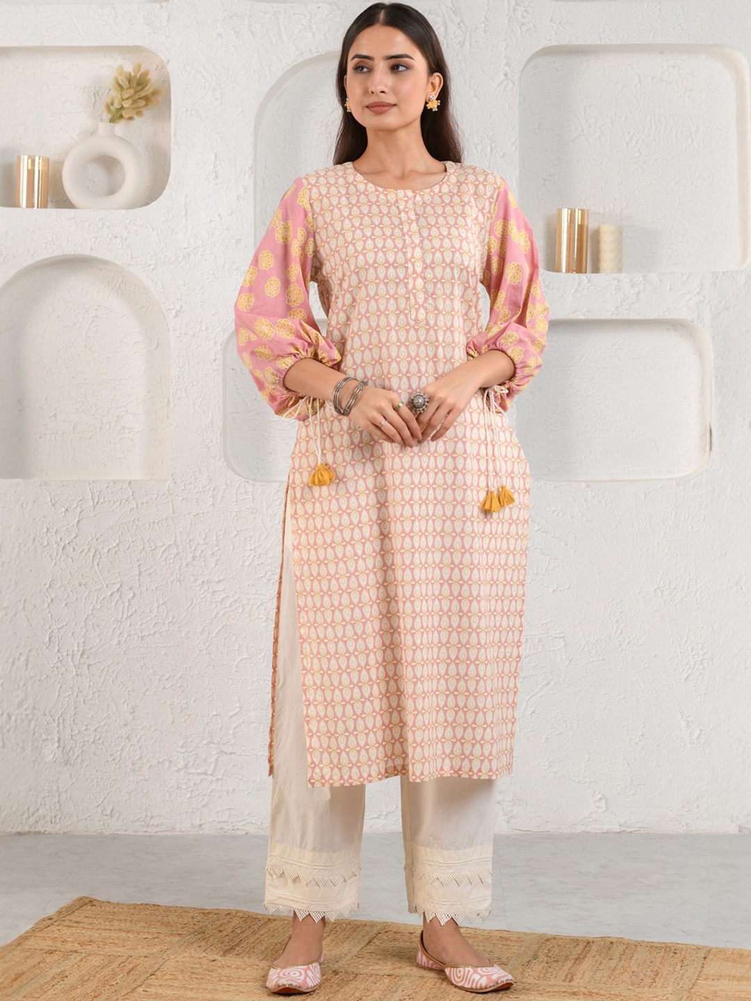 

Prakriti Jaipur Ethnic Motifs Printed Puff Sleeve Straight Kurta, Pink