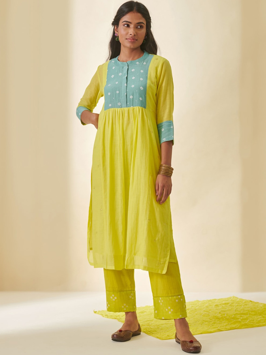 

Prakriti Jaipur Bandhani Printed Mandarin Collar Pleated Cotton Straight Kurta, Green