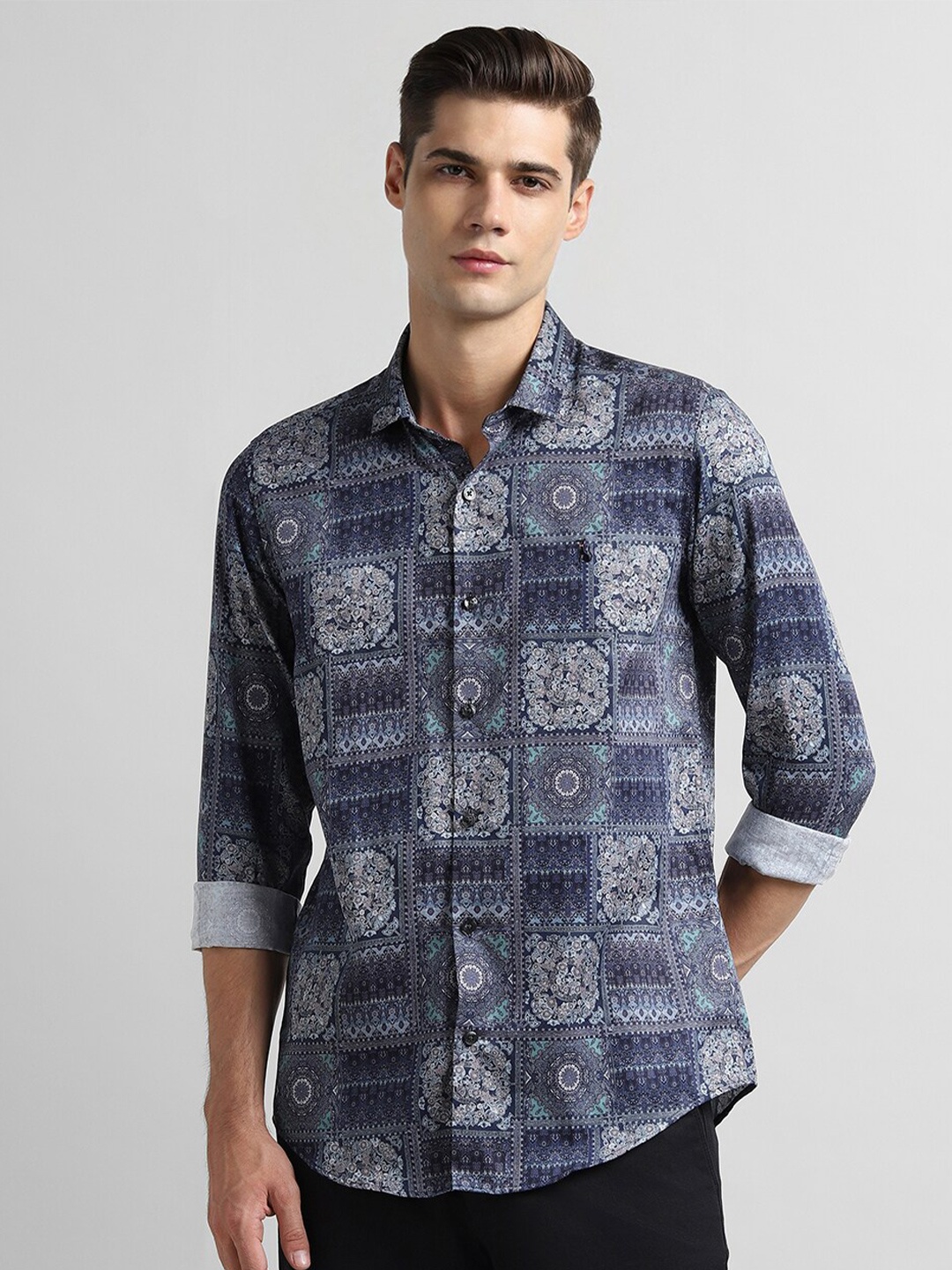 

SIMON CARTER LONDON Slim Fit Ethnic Motifs Printed Pure Cotton Casual Shirt, Blue