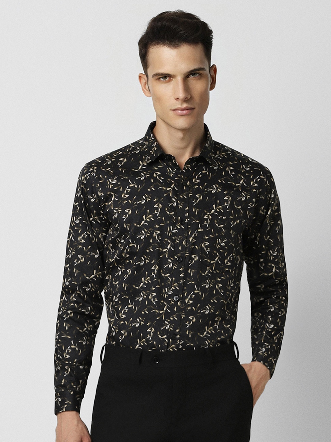 

V Dot Men Black Slim Fit Floral Opaque Printed Party Shirt