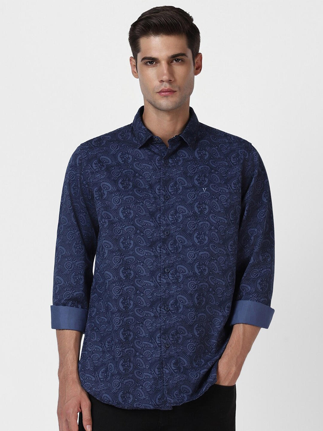 

VAN HEUSEN DENIM LABS Slim Fit Geometric Printed Spread Collar Pure Cotton Casual Shirt, Navy blue