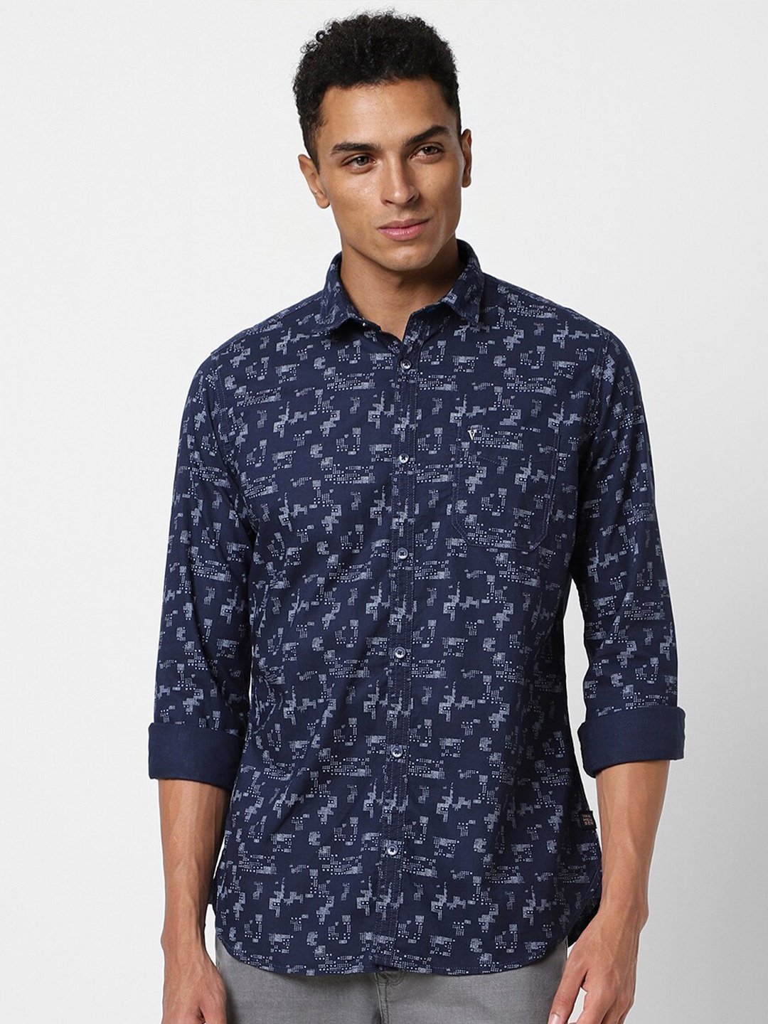 

VAN HEUSEN DENIM LABS Slim Fit Abstract Printed Pure Cotton Casual Shirt, Navy blue