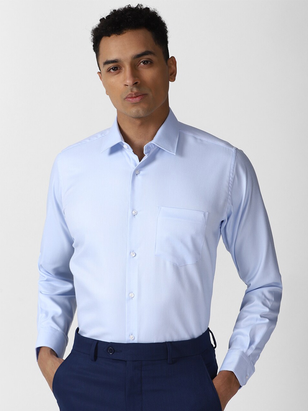 

Van Heusen Regular Fit Pure Cotton Formal Shirt, Blue