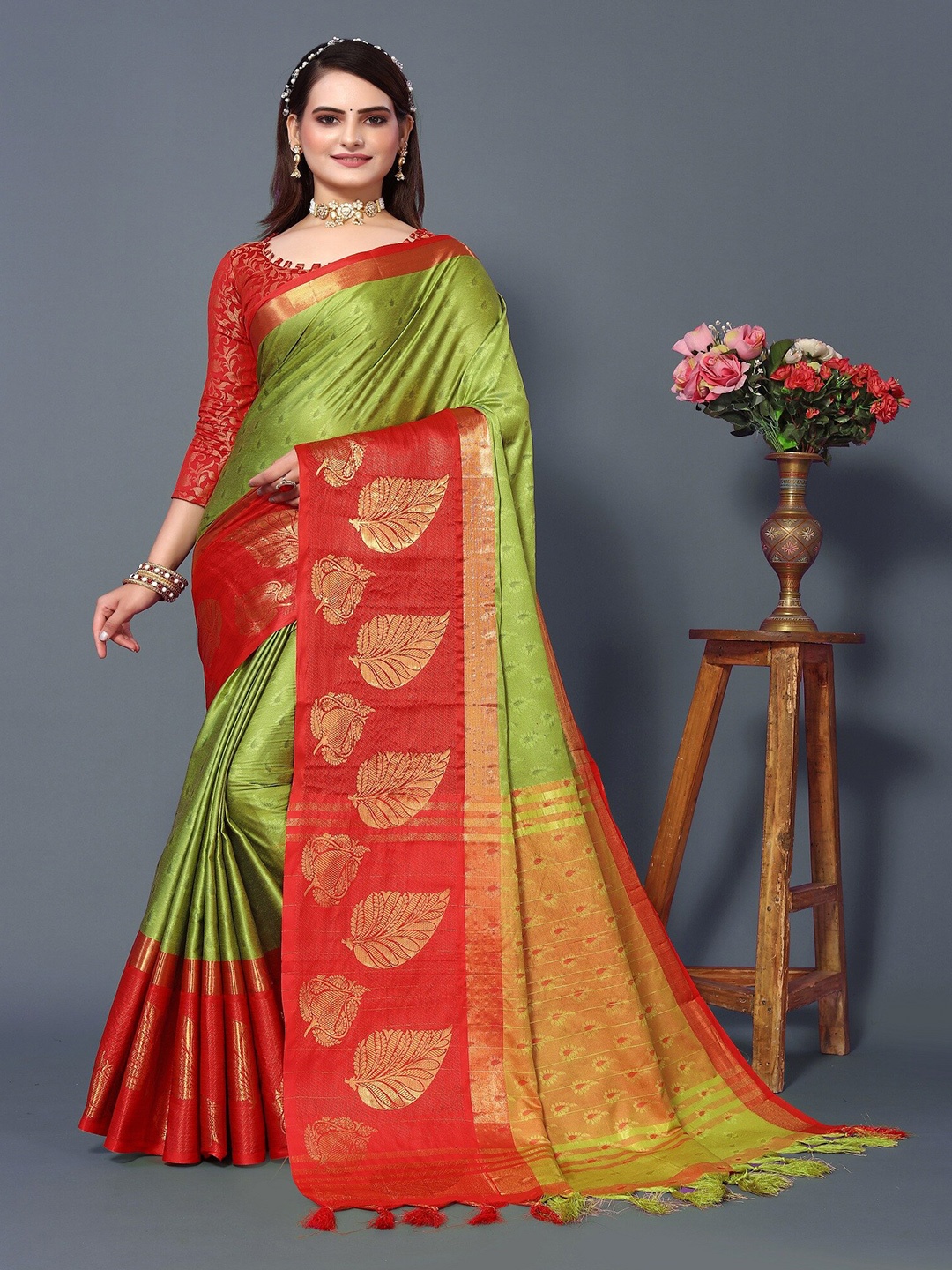 

APNISHA Ethnic Motifs Woven Design Zari Pure Silk Banarasi Saree, Red