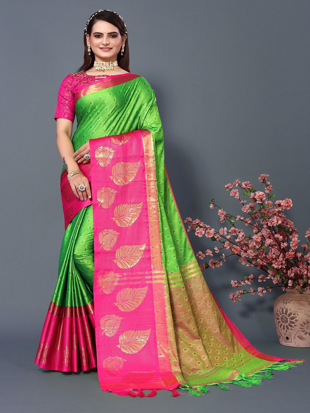 

APNISHA Ethnic Motifs Woven Design Zari Pure Silk Banarasi Saree, Green