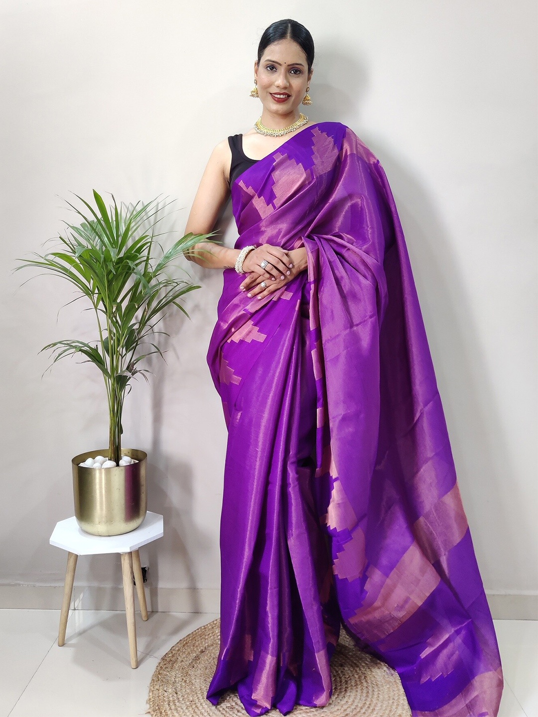 

APNISHA Ethnic Motifs Woven Design Zari Pure Silk Banarasi Saree, Purple