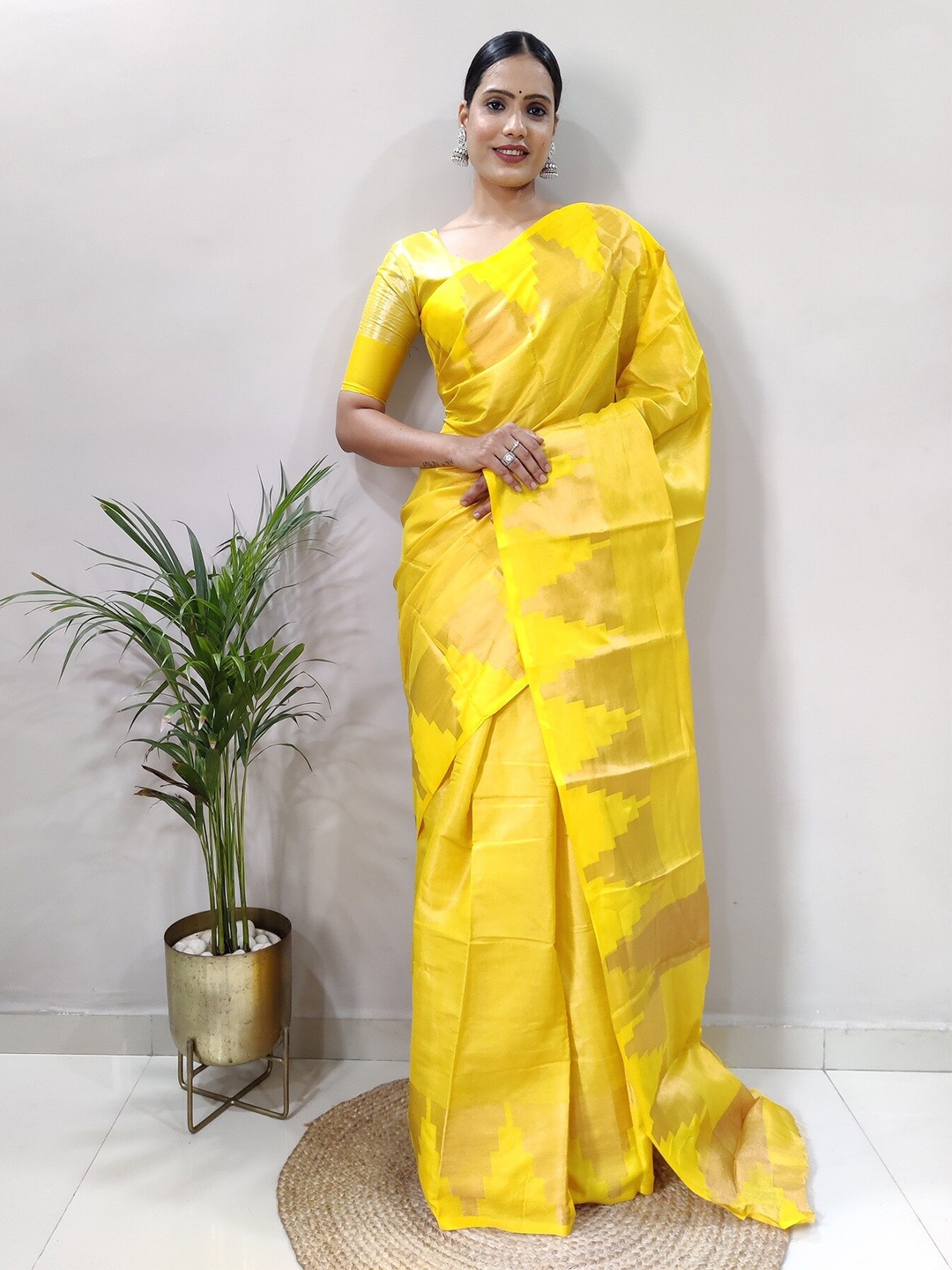 

APNISHA Geometric Printed Zari Pure Silk Banarasi Saree, Yellow