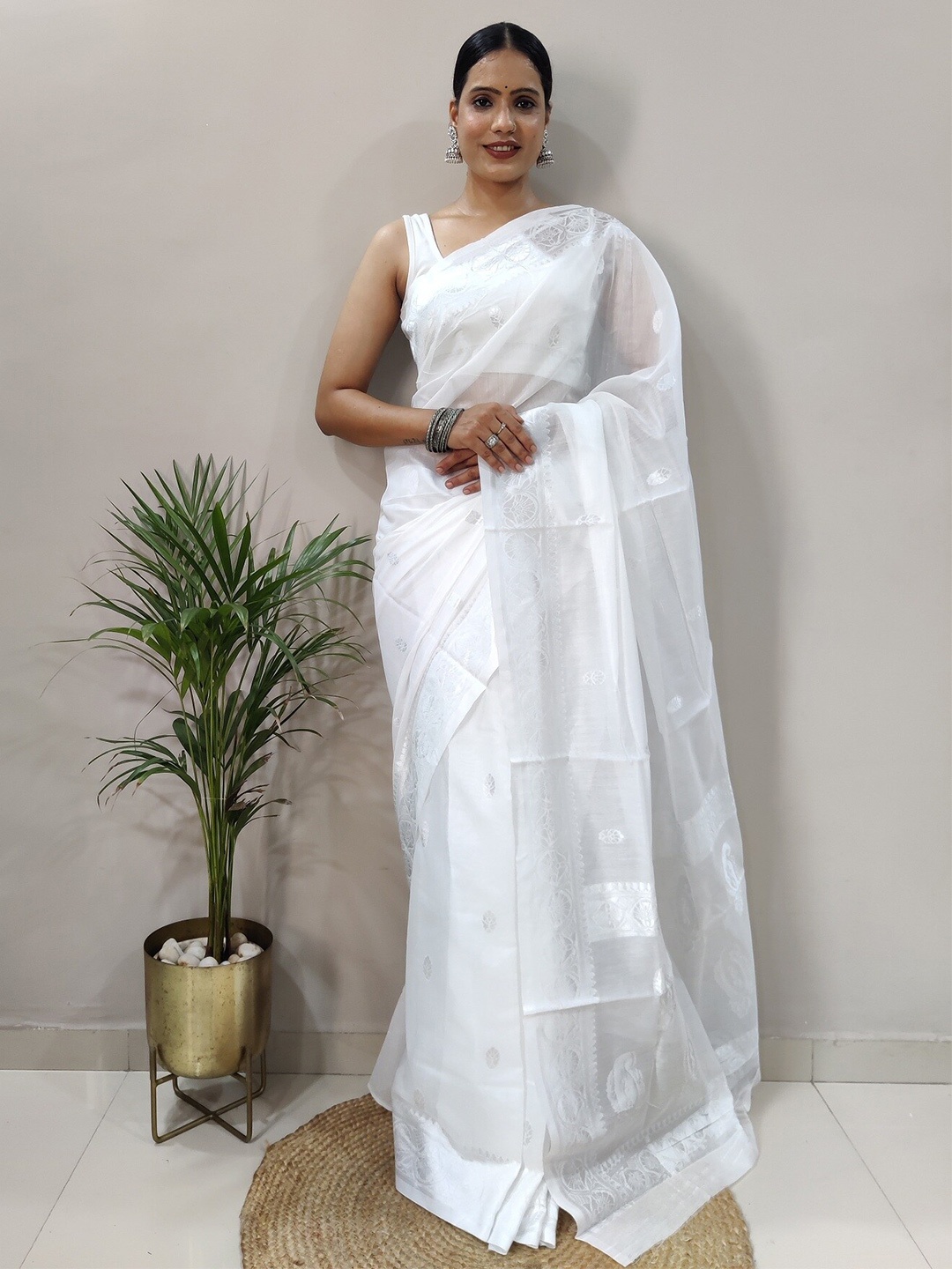 

APNISHA Ethnic Motifs Woven Design Zari Jacquard Silk Cotton Banarasi Saree, White