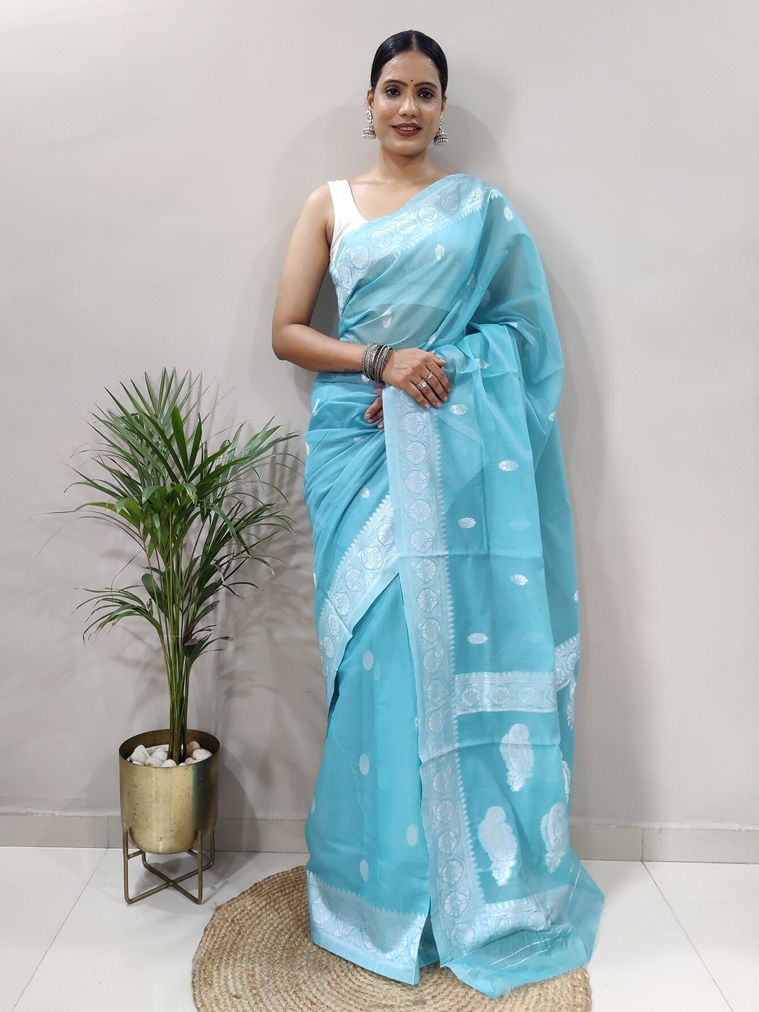 

APNISHA Ethnic Motifs Woven Design Zari Silk Cotton Jacquard Banarasi Saree, Turquoise blue