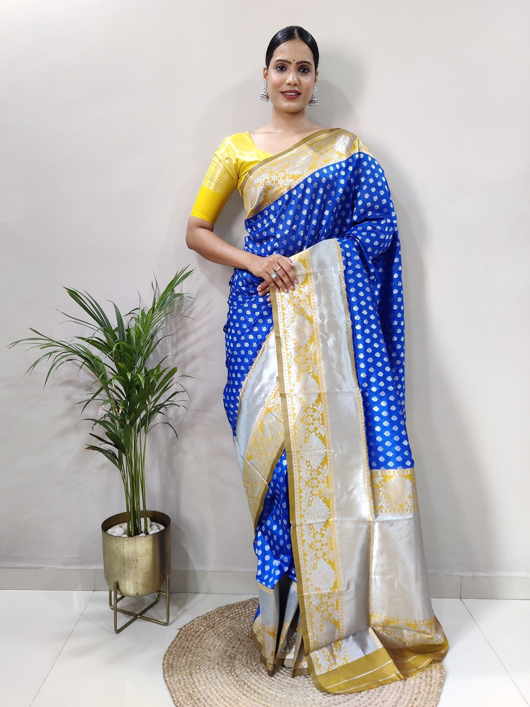 

APNISHA Floral Woven Design Zari Pure Silk Banarasi Saree, Blue