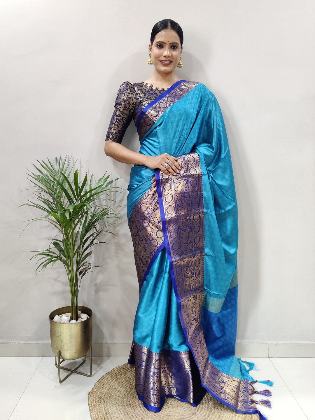 

APNISHA Ethnic Motifs Woven Design Zari Pure Silk Banarasi Saree, Turquoise blue