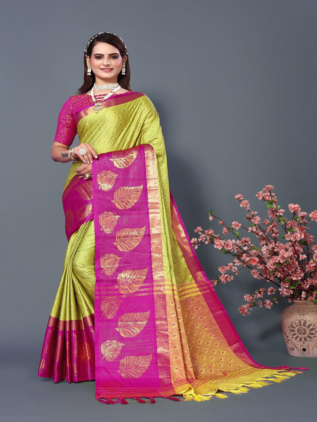 

APNISHA Ethnic Motifs Woven Design Zari Pure Silk Banarasi Saree, Magenta