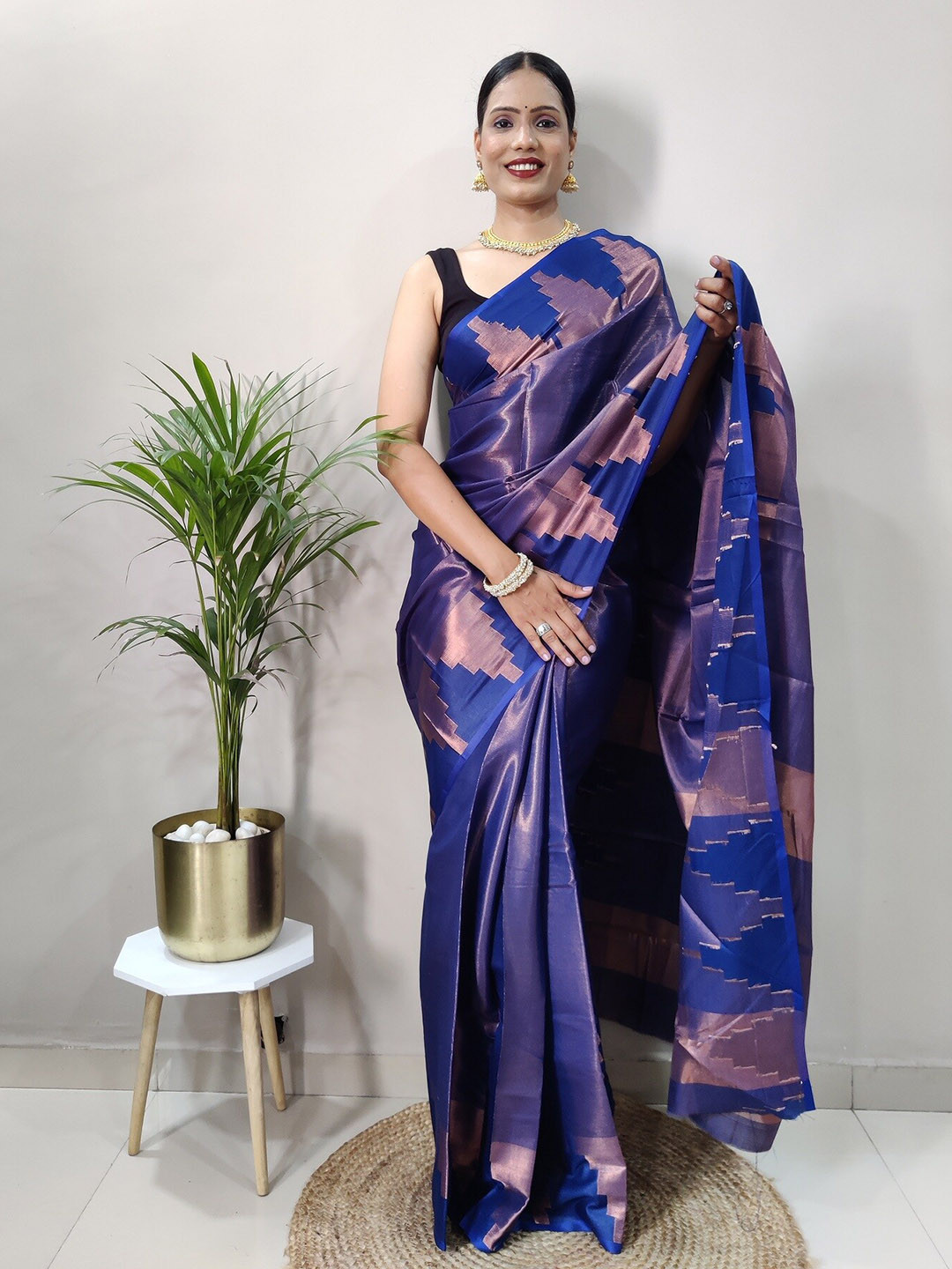 

APNISHA Woven Design Zari Pure Silk Banarasi Saree, Navy blue