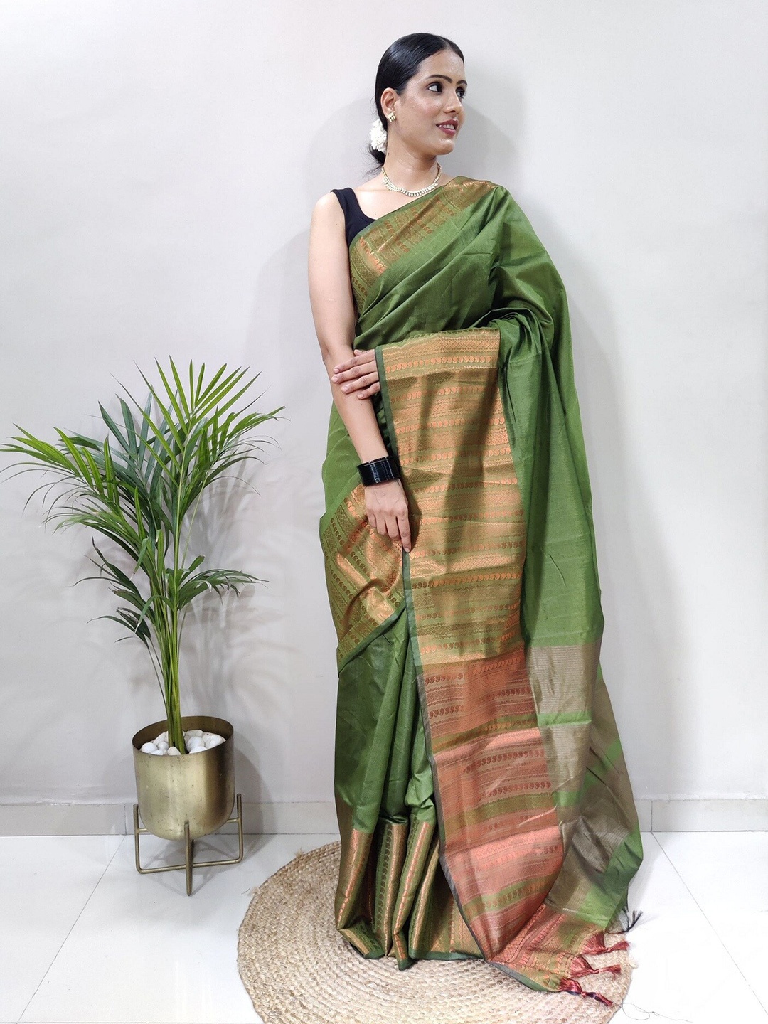

APNISHA Zari Pure Silk Banarasi Saree, Sea green
