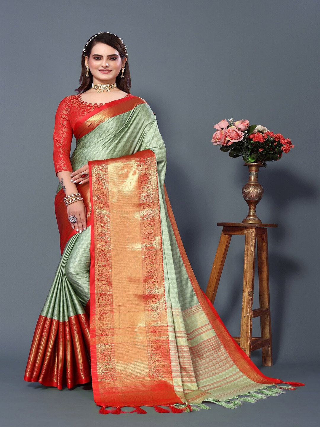 

APNISHA Geometric Woven Design Zari Pure Silk Jacquard Banarasi Saree, Sea green