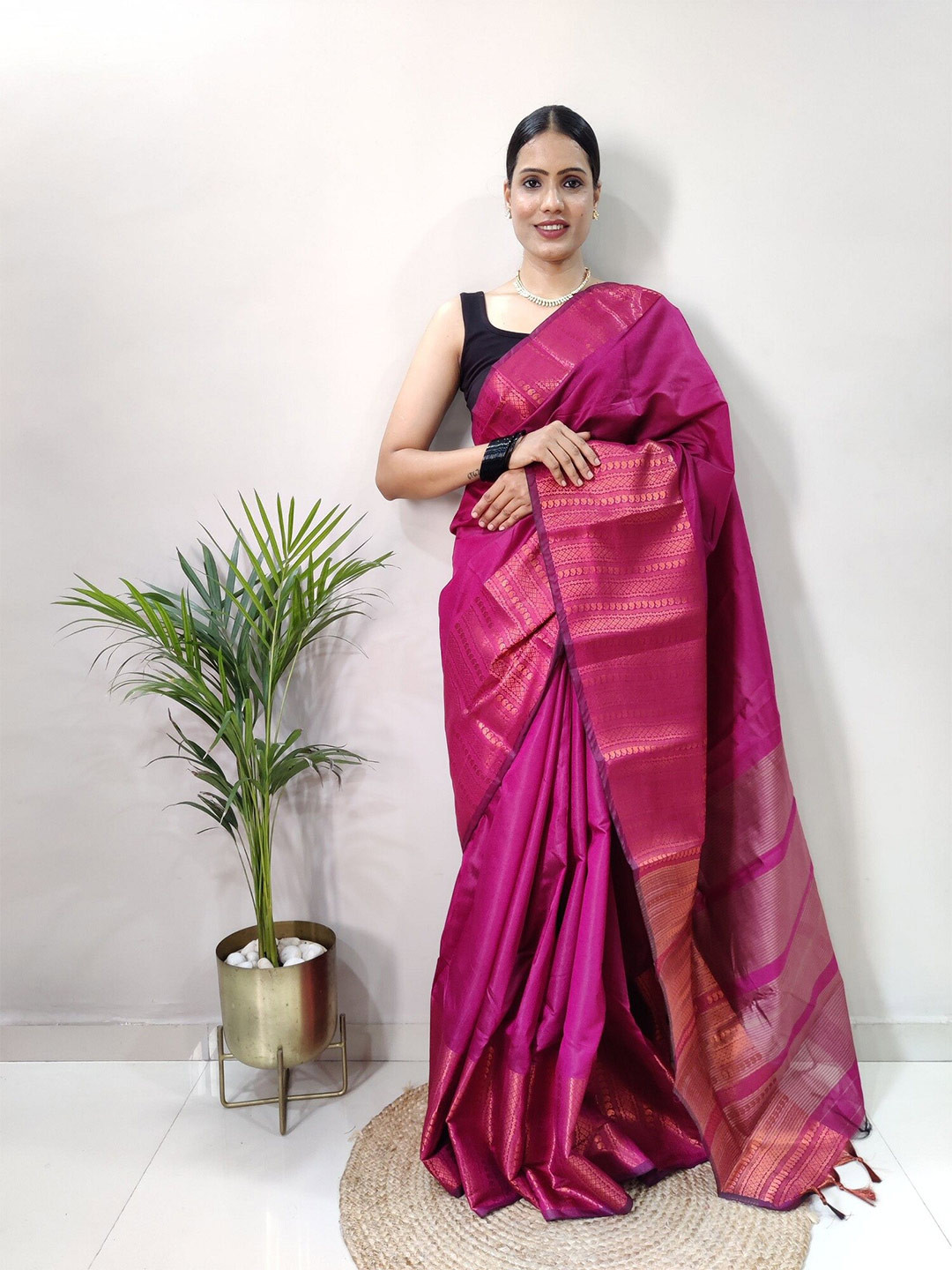

APNISHA Ethnic Motifs Woven Design Zari Pure Silk Banarasi Saree, Pink