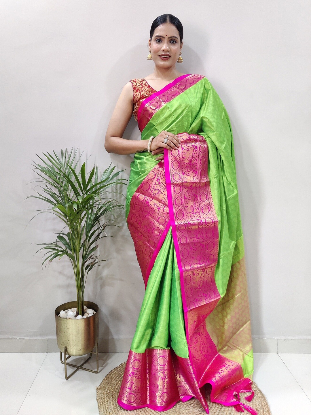 

APNISHA Woven Design Zari Pure Silk Banarasi Saree, Sea green