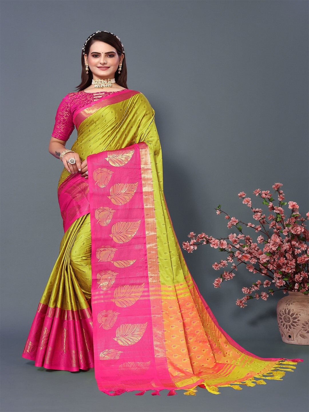 

APNISHA Woven Design Zari Pure Silk Banarasi Saree, Pink