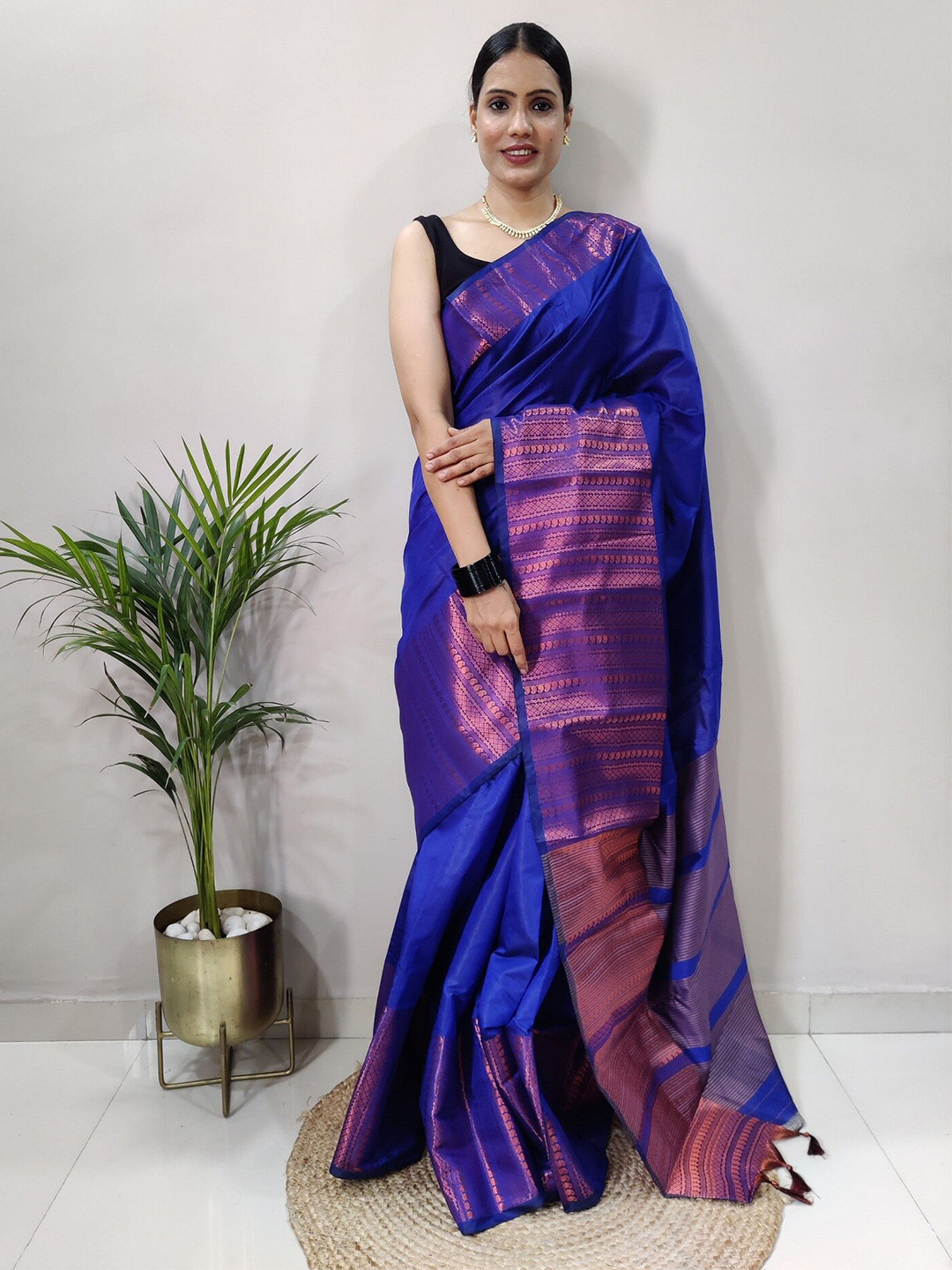 

APNISHA Woven Design Zari Pure Silk Banarasi Saree, Teal