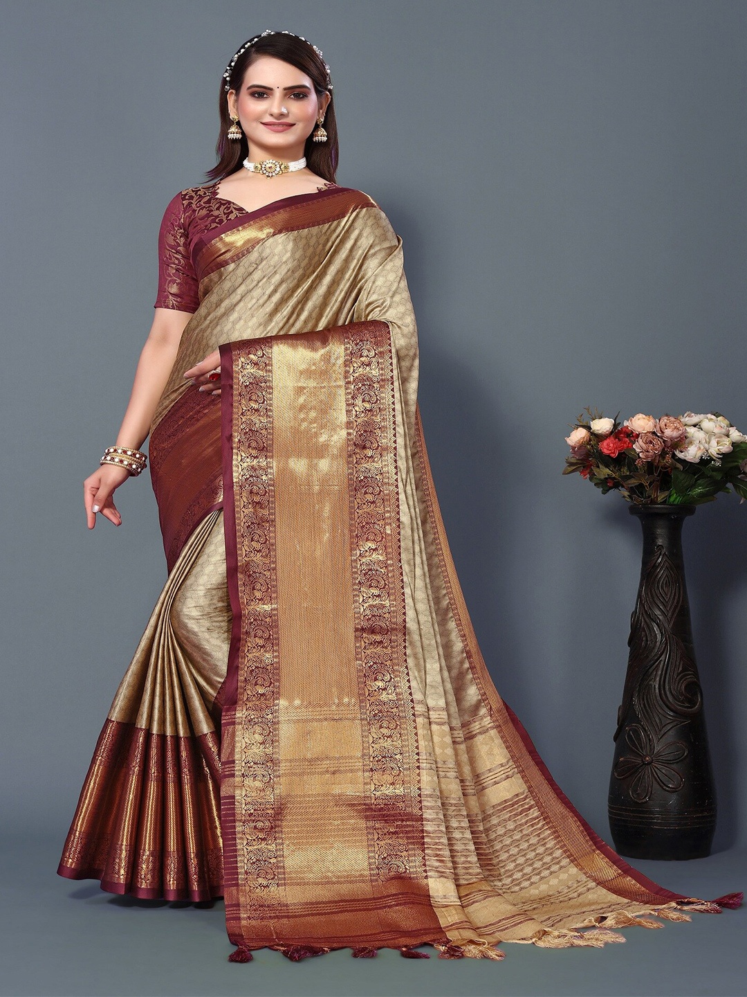 

APNISHA Woven Design Zari Pure Silk Banarasi Saree, Gold