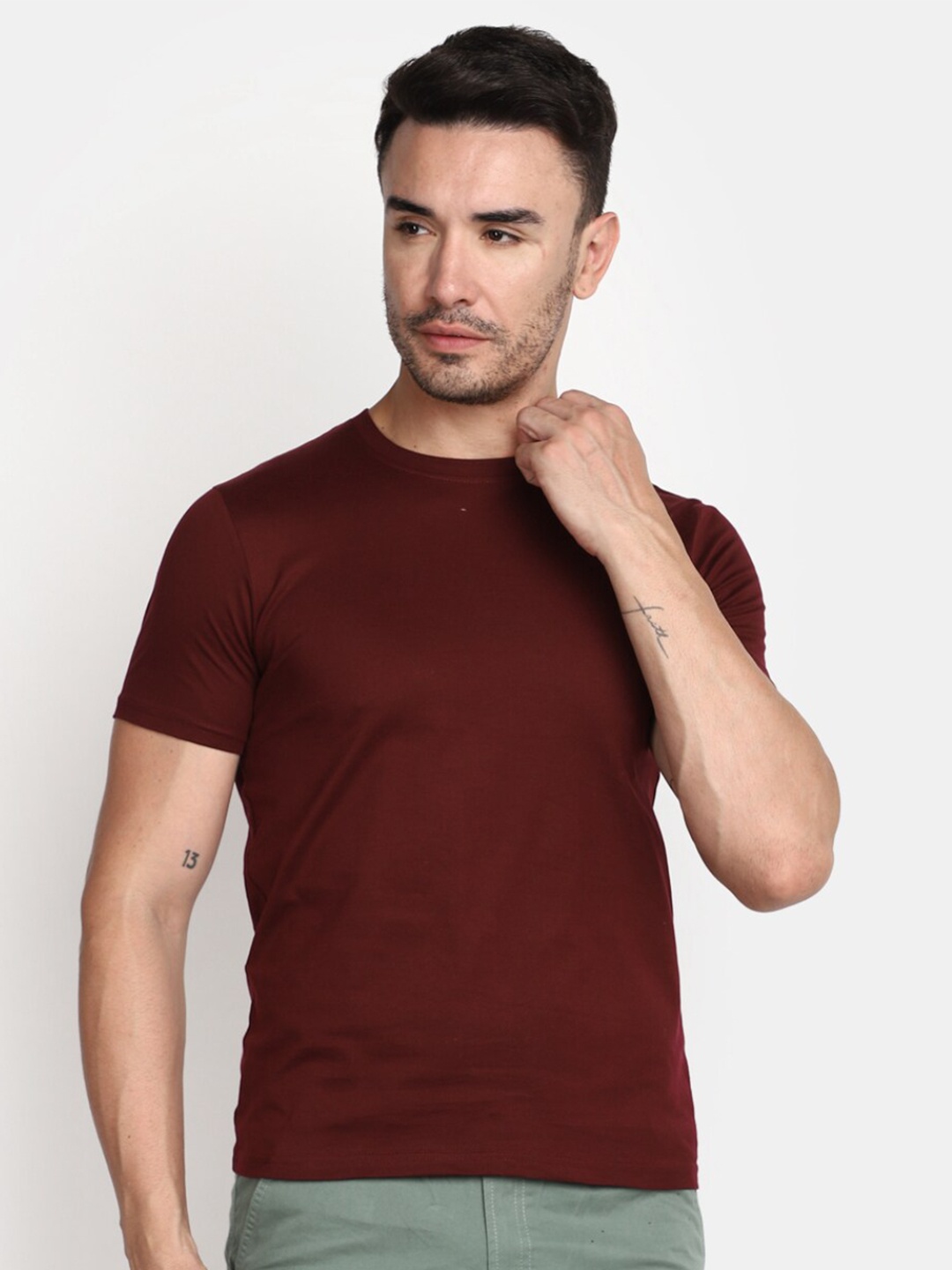 

V-Mart Cotton Slim Fit T-shirt, Maroon